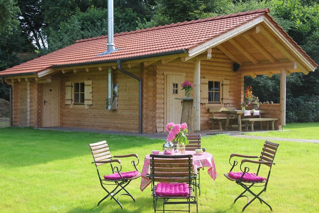 Jagdhütte und Feierhütte für Festlichkeiten - Rundstammblockhaus