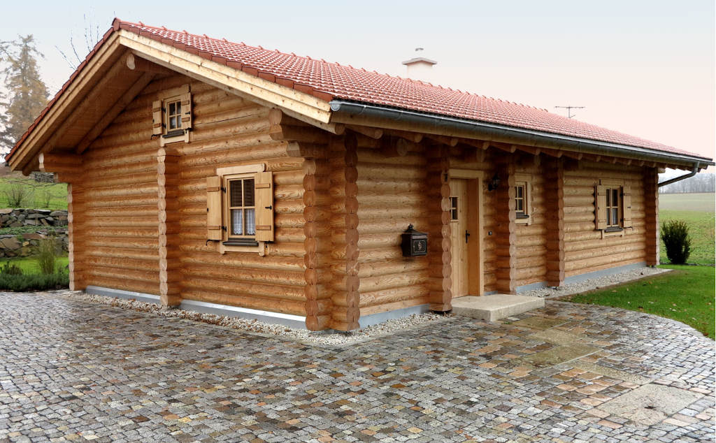 Holzhaus – Blockhaus mit runden Balken – Rückseite