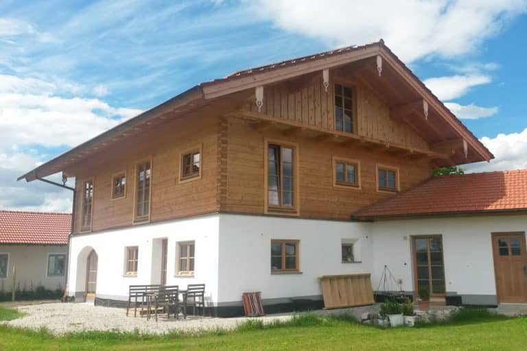 Wohnhaus - Holzhaus im Blockhausstil – Vorderansicht