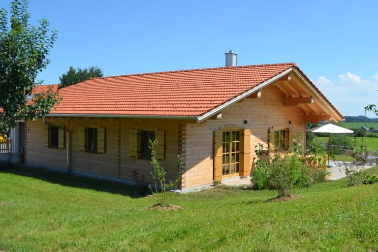 Wohnhaus - Holzhaus im Blockhausstil – Vorderansicht