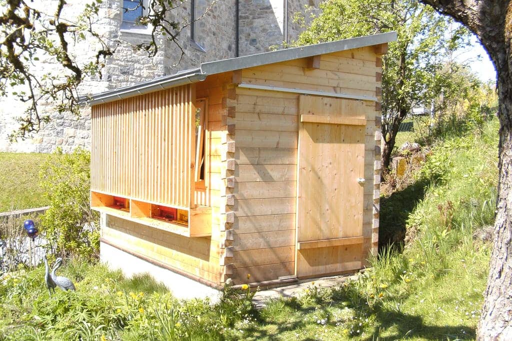 Bienenhaus in Blockhausbauweise - ähnlich wie ein Gartenhaus