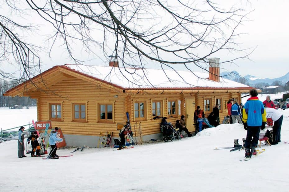 Gaststätte für Skigebiet - Blockhaus aus Rundholz