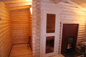 rustikale Sauna mit Holzofen