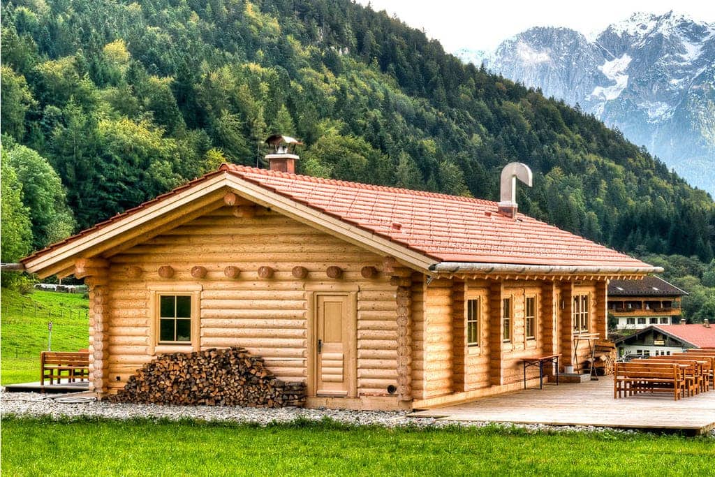 rustikale Gaststätte für ein Skigebiet - Rundholzblockhaus
