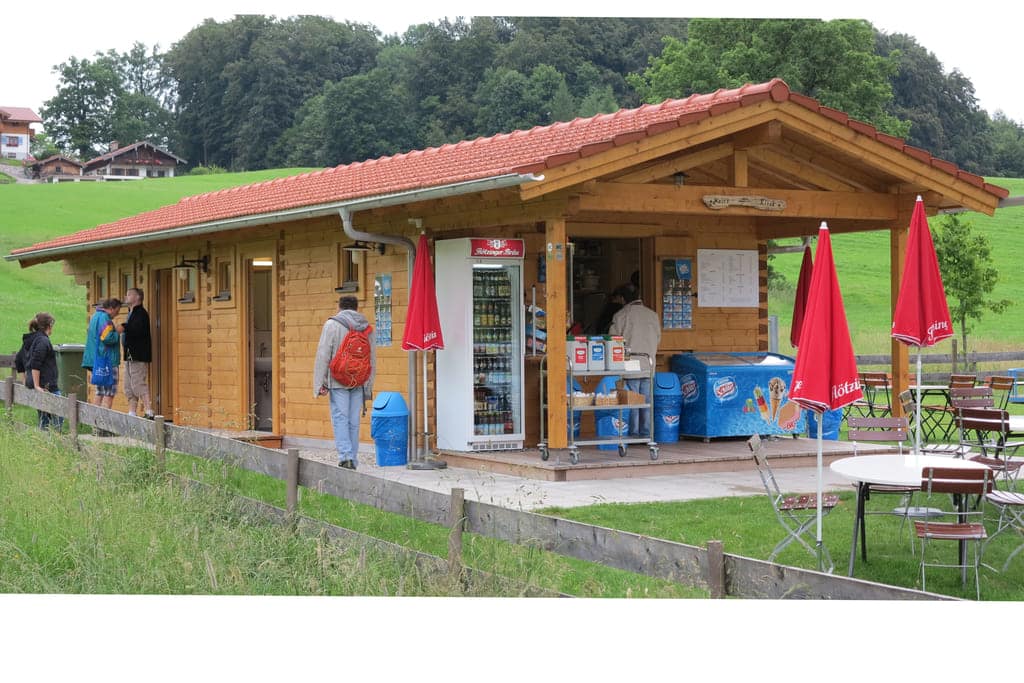 Kiosk und Toilettenhaus für einen Badesee - Blockhaus mit Viereckigen Balken