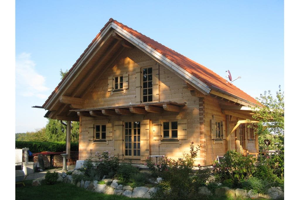 Wohnhaus - Holzhaus im Blockhausstil – Vorderansicht